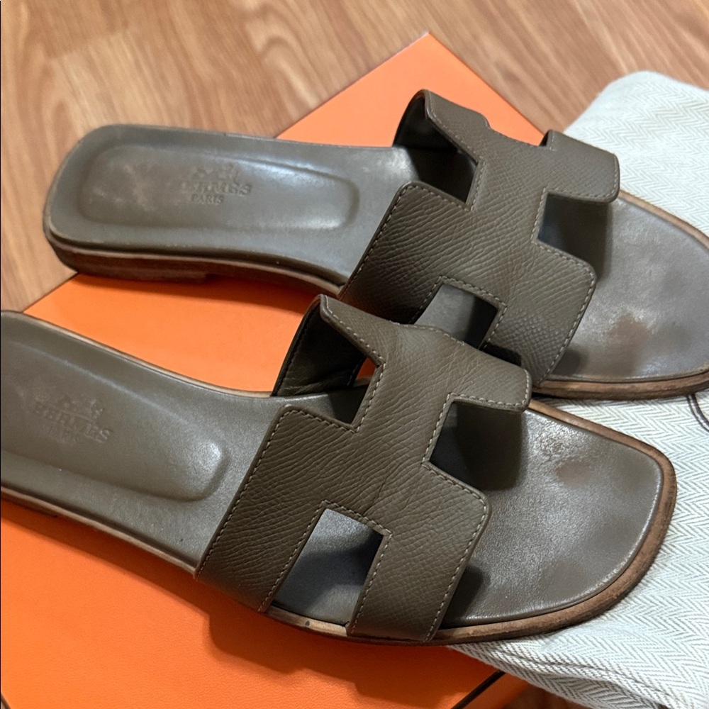 Hermes Oran sandal